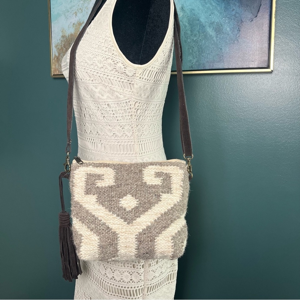 Woven Gray & Cream Crossbody Bag with Tassel - Picture 10 of 12